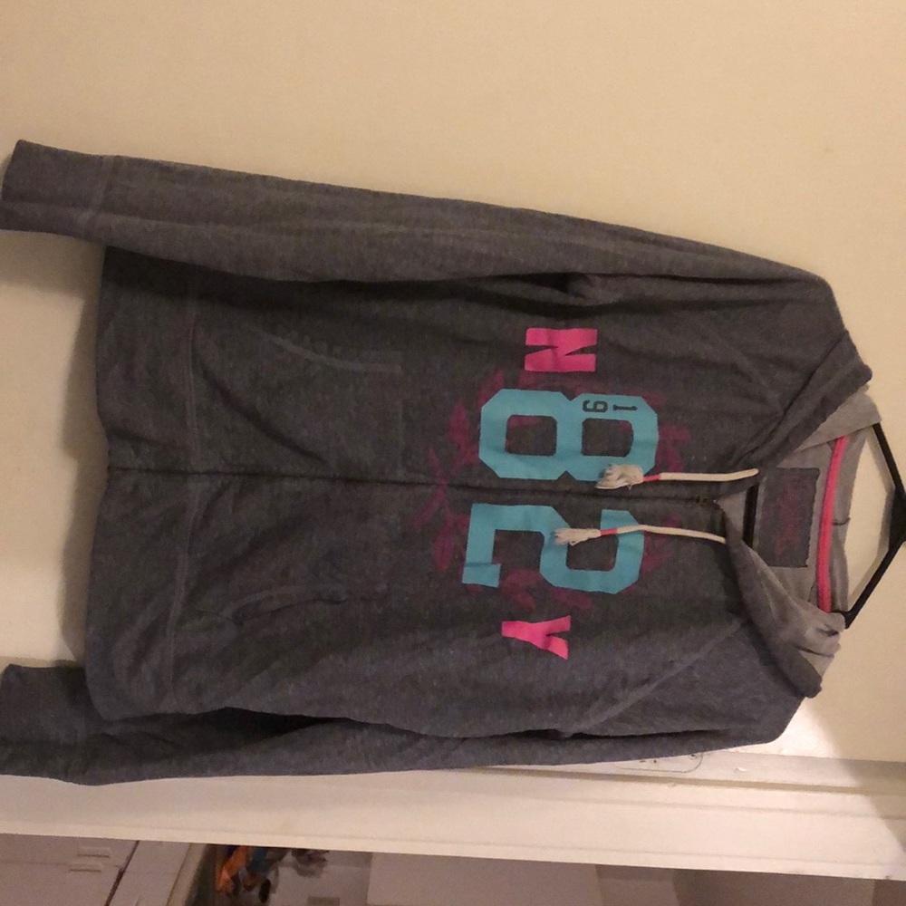 A quick run around thin hoodie sweater